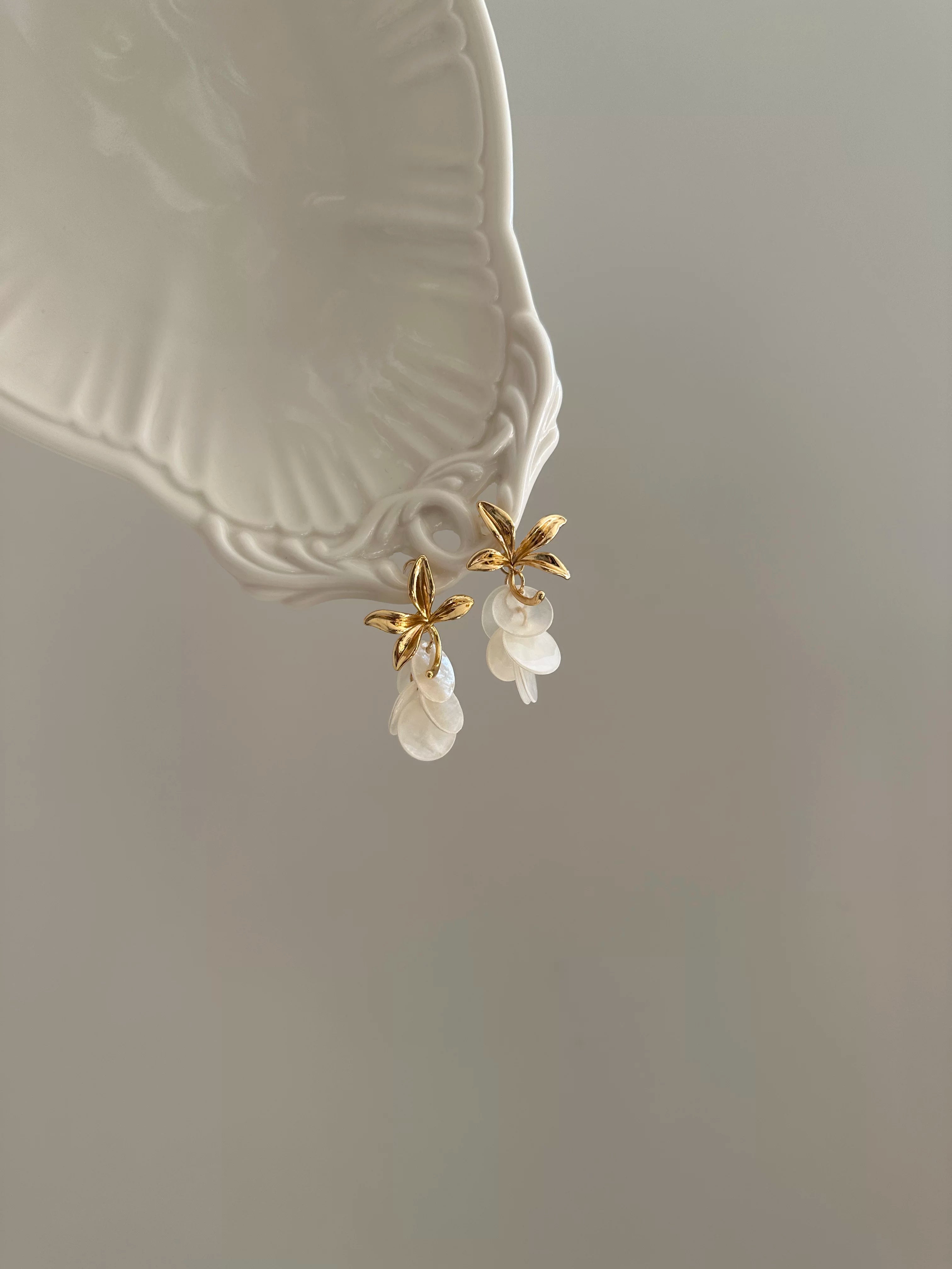 Golden Iris Shell Tassel Earrings - Lumivault