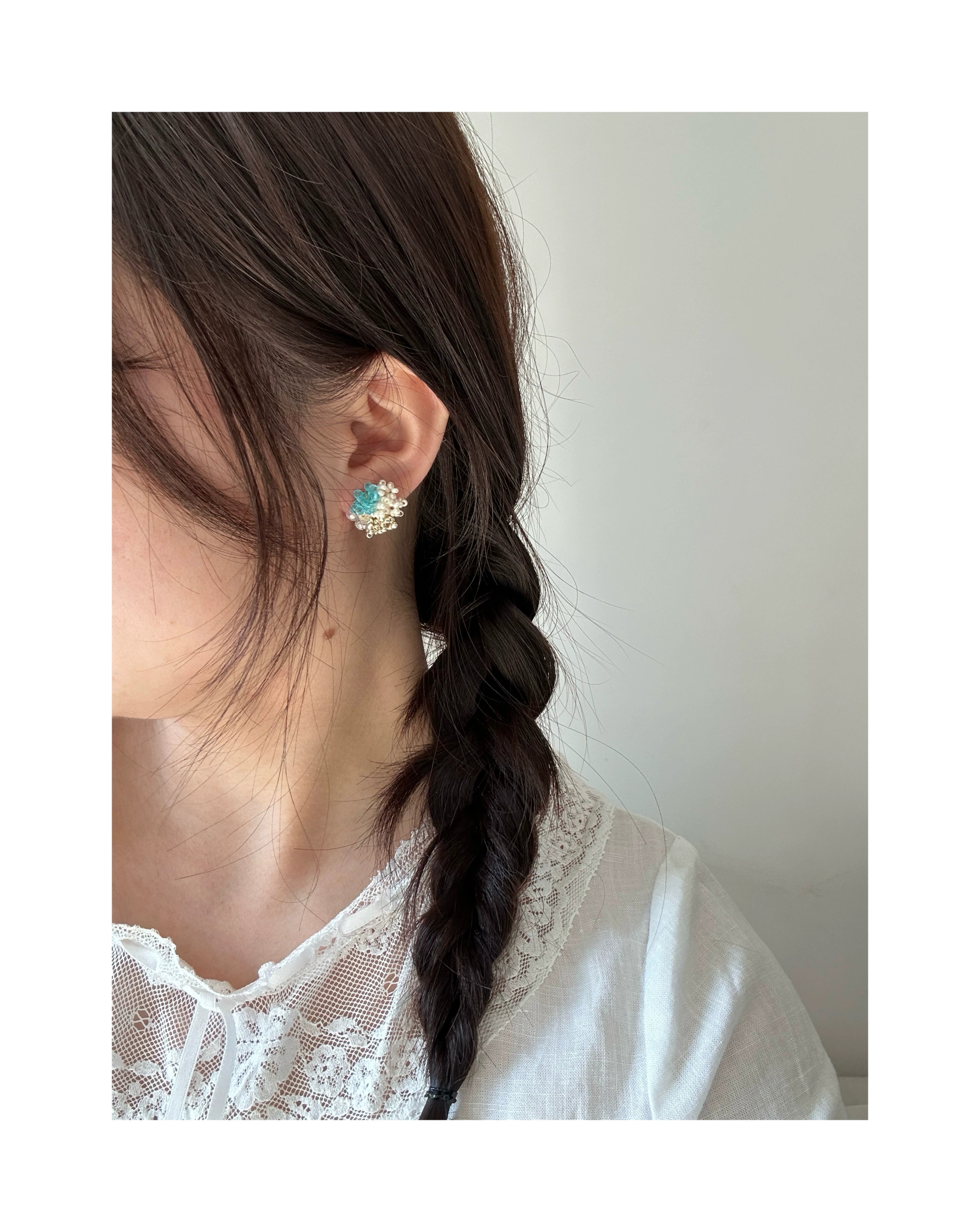 Gentle Blue Bubble Beaded Flower Earrings - Lumivault