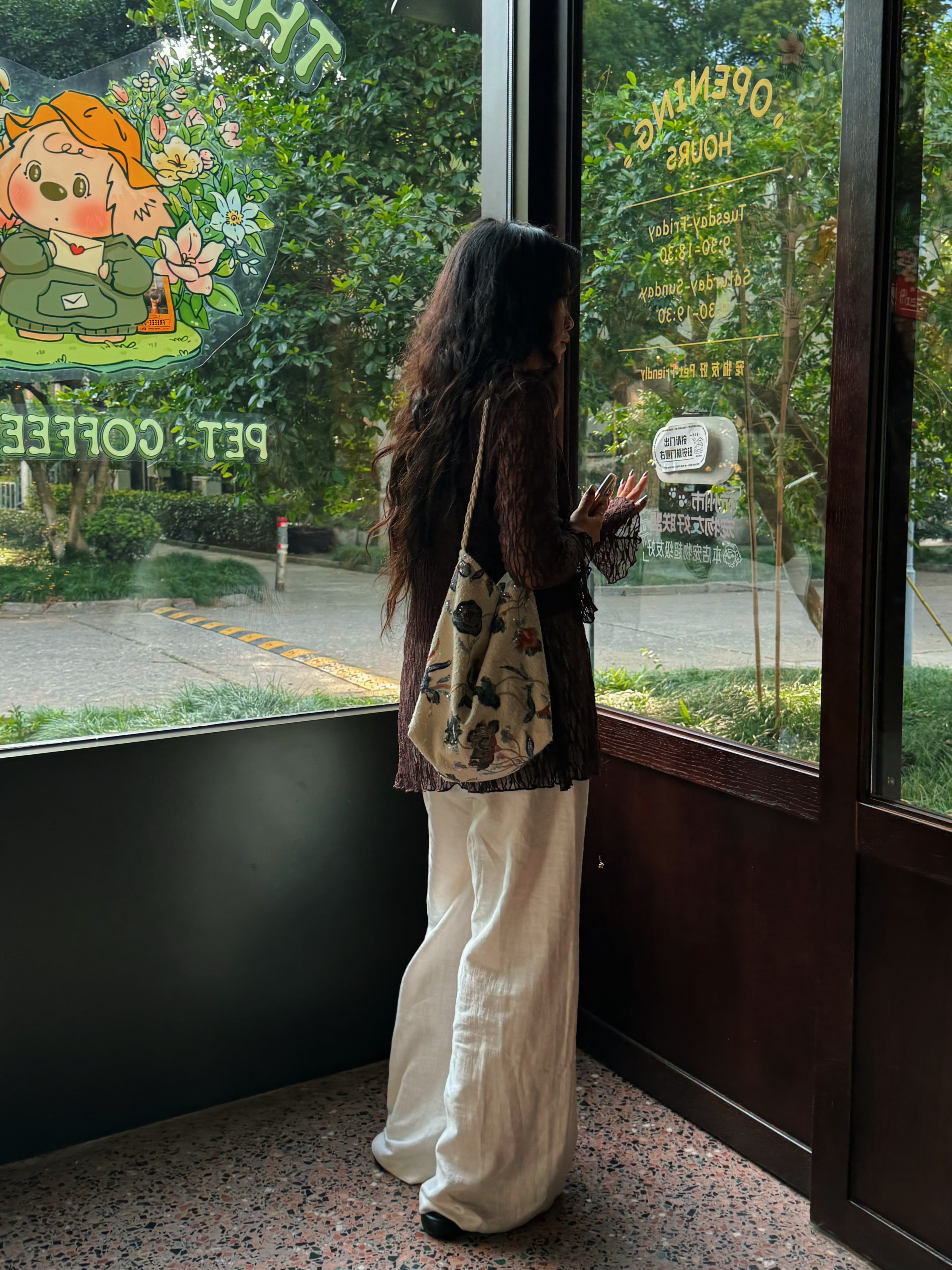 Minimalist Floral Embroidered Denim Bag - Lumivault