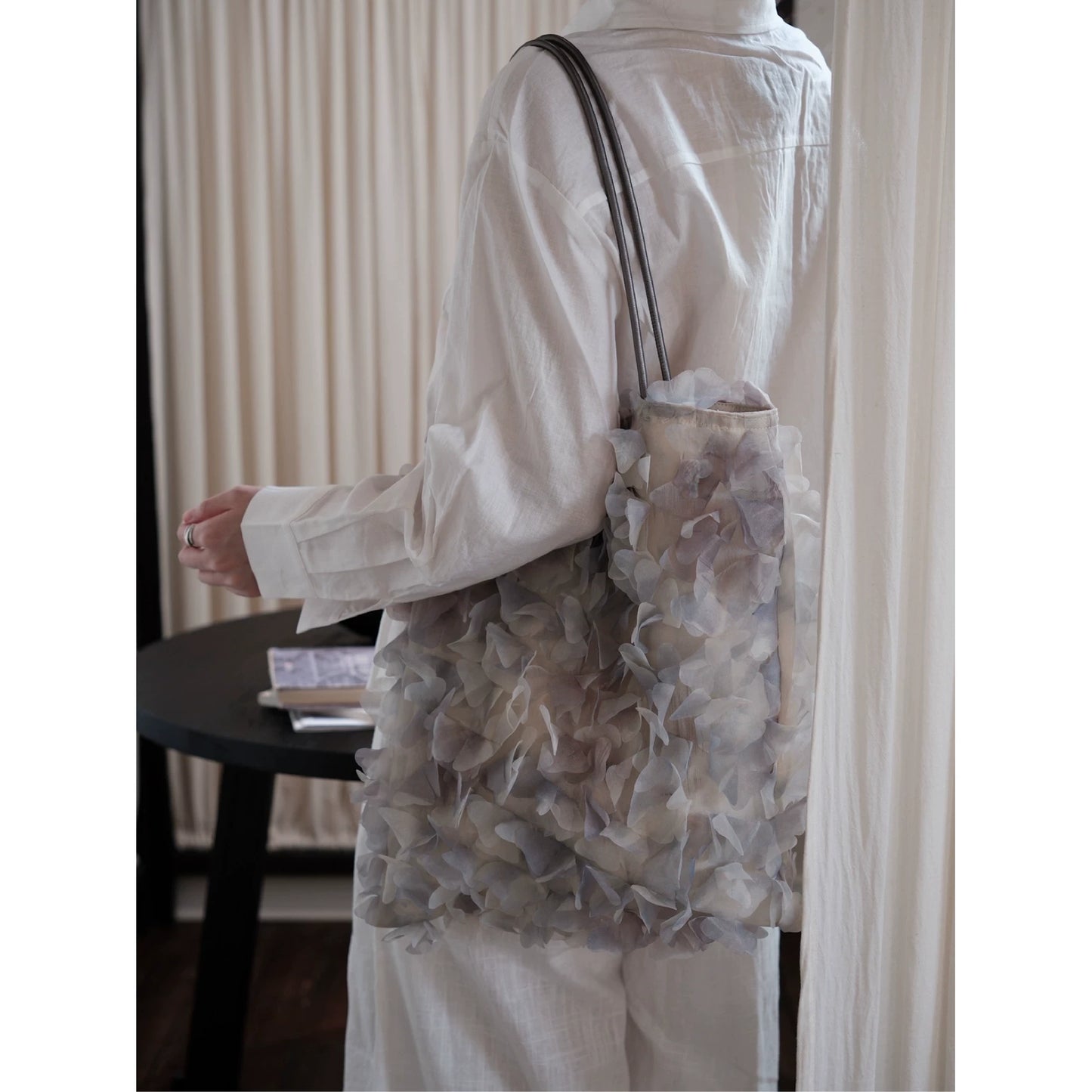 Fleur Bloom Canvas Shoulder Bag - Lumivault