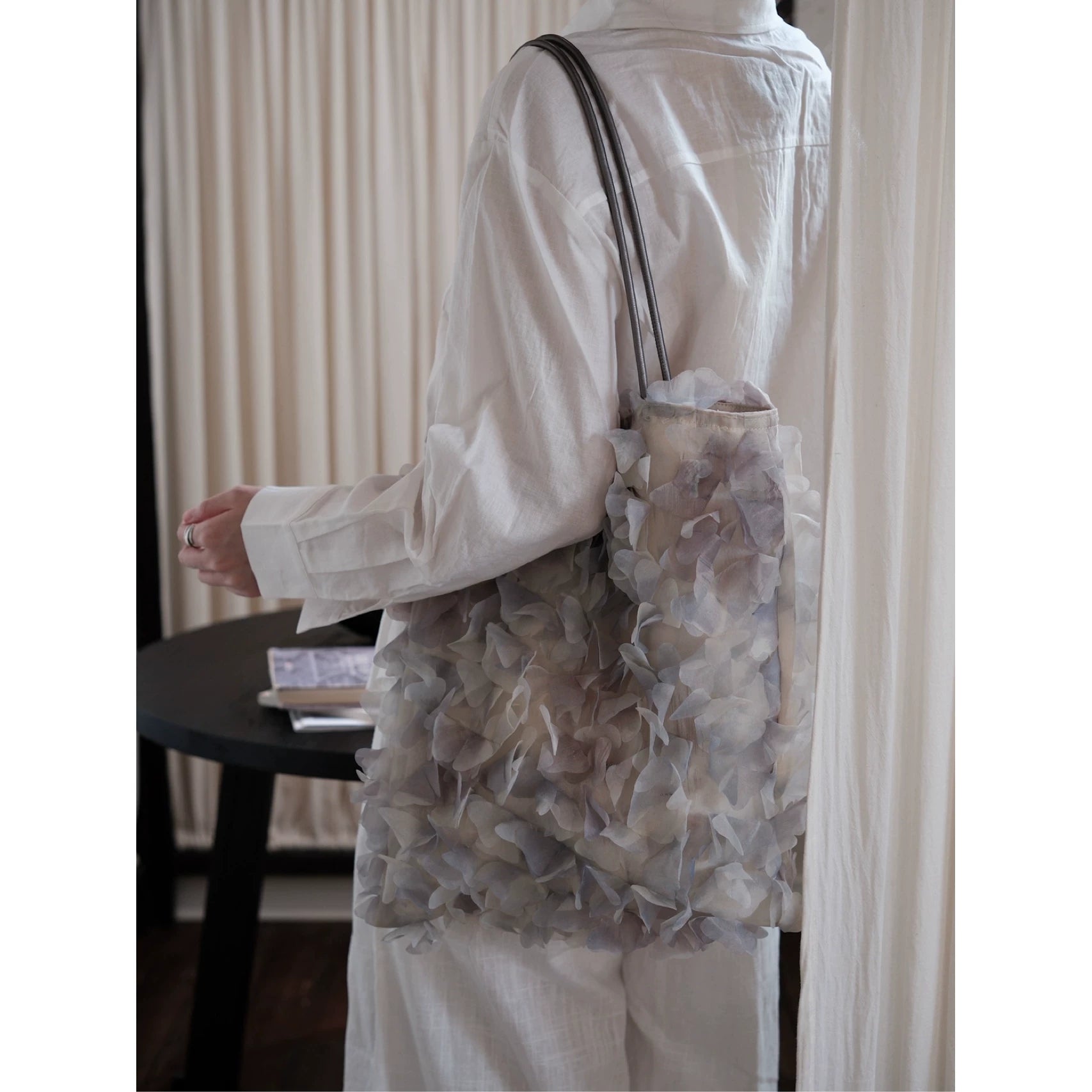 Fleur Bloom Canvas Shoulder Bag - Lumivault