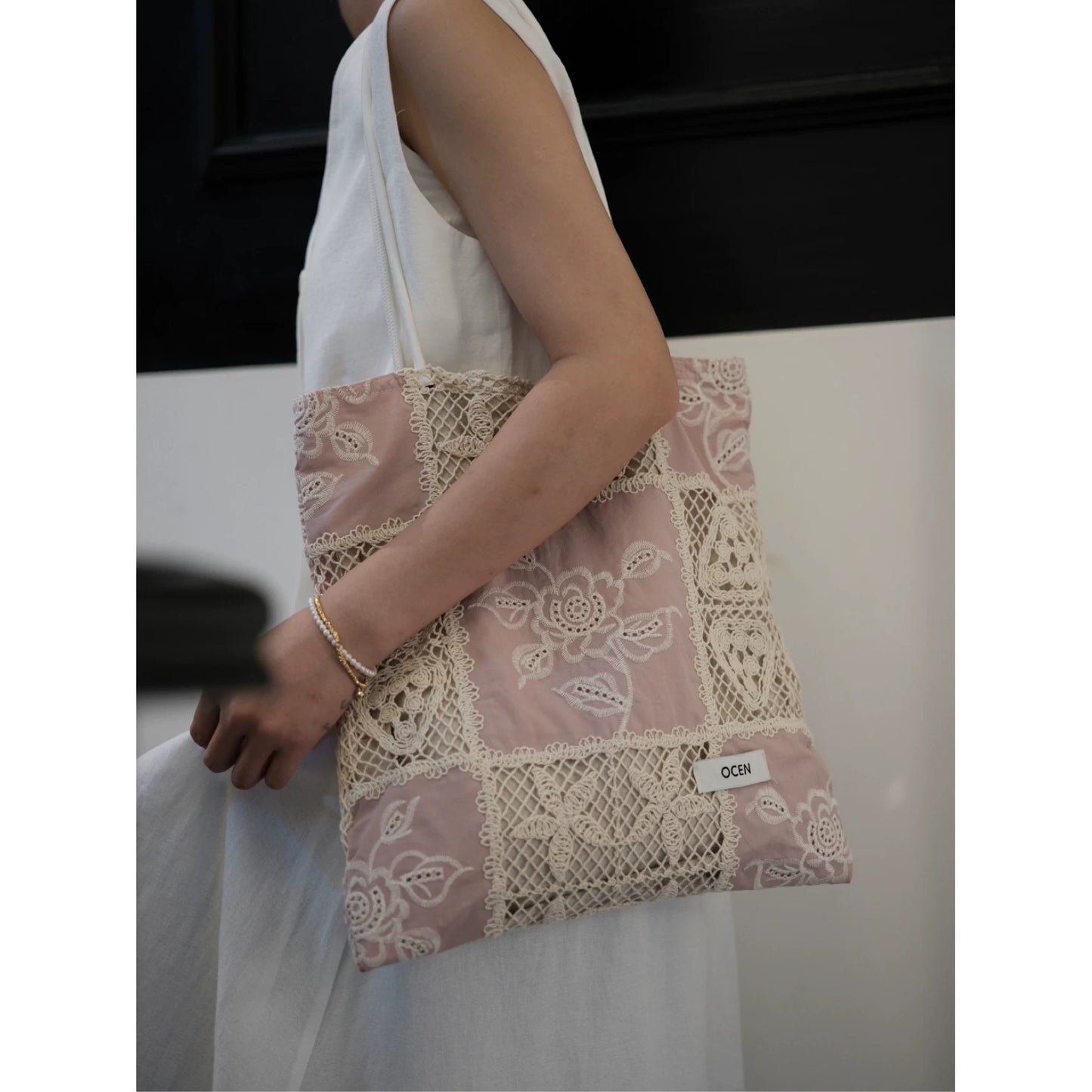 Hollow Flower Embroidery Tote Bag - Lumivault