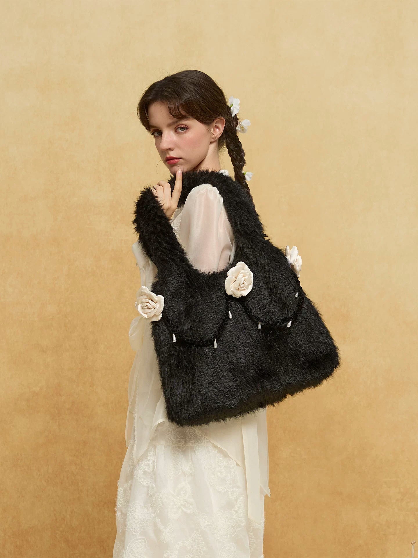 Cozy Hand-woven Camellia Plush Tote Bag - Lumivault