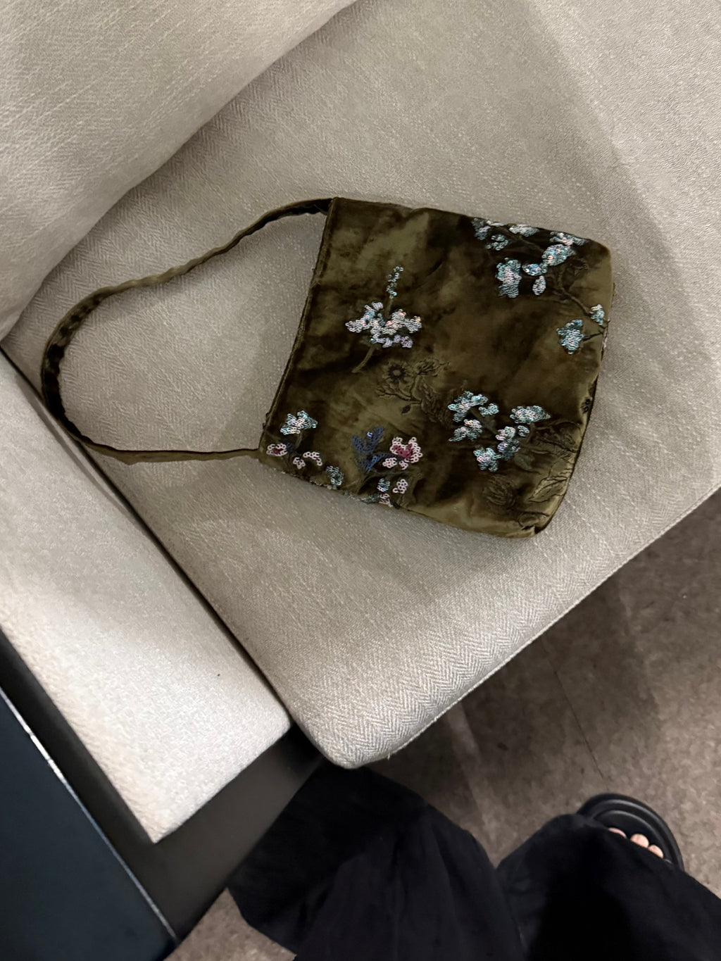 Embroidery Silk Velvet Shoulder Bag - Lumivault