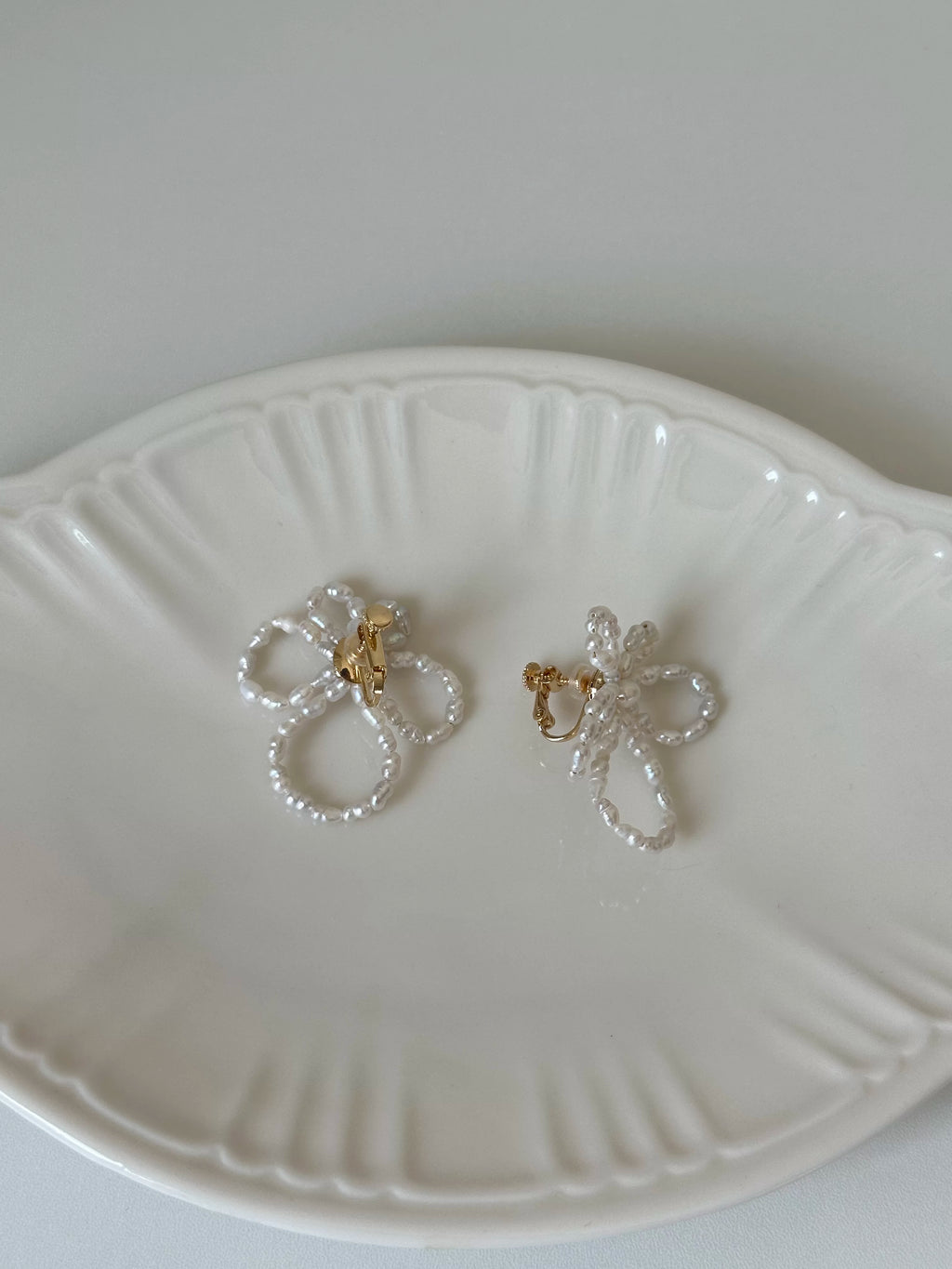 Woven Natural Pearl Flower Earrings - Lumivault