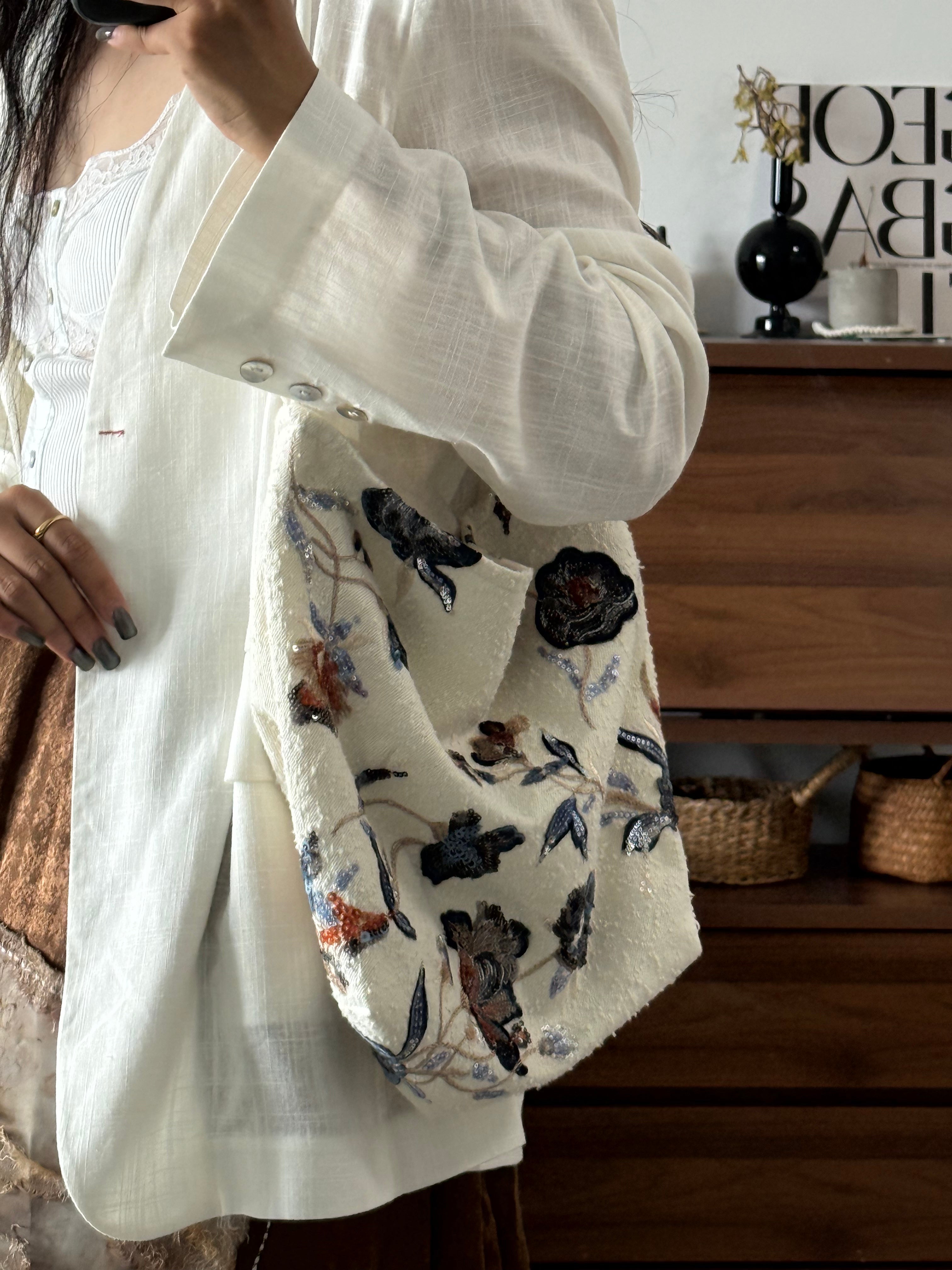 Minimalist Floral Embroidered Denim Bag - Lumivault