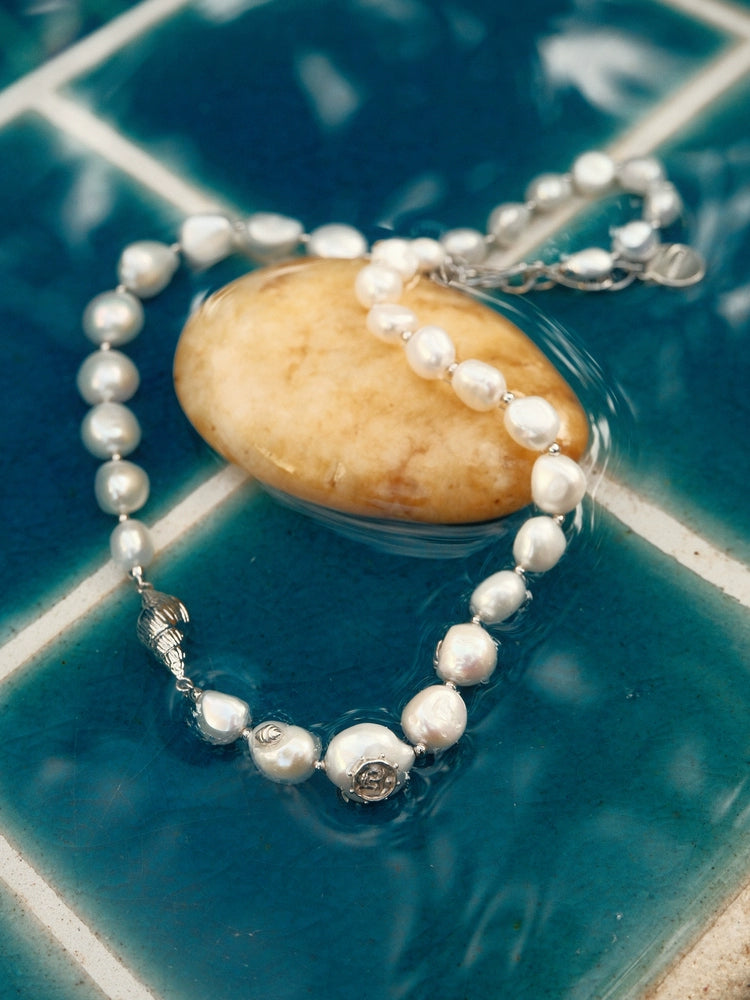 Retro Gold Coin Pearl Necklace