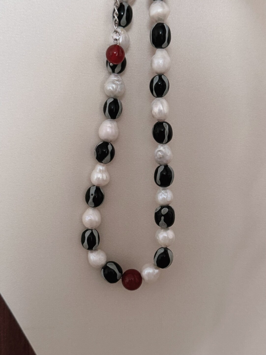 Pharpha Glass Baroque Pearl Red Agate Necklace - Lumivault