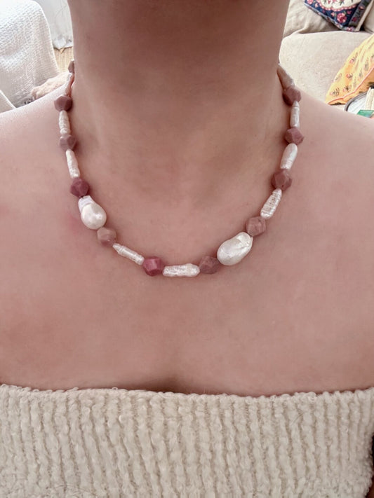 Pharpha Rhodonite Pearl Necklace - Lumivault