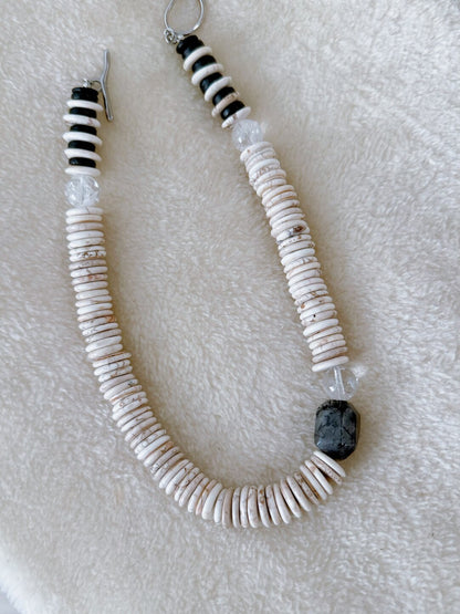 Pharpha Turquoise Crystal Necklace - Lumivault