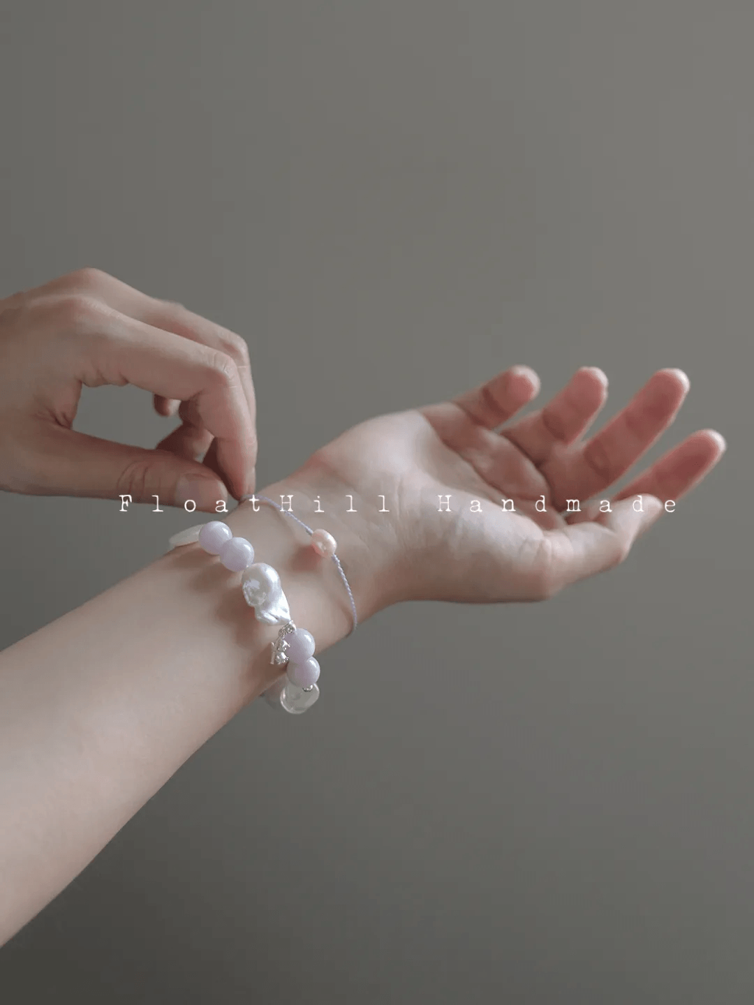 Purple Bellflower FH1208ZFL | Elastic Beaded Bracelet with Spodumene, Lemon Quartz & Mother-of-Pearl