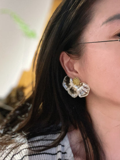 Retro Artistic Metal Woven Flower Earrings