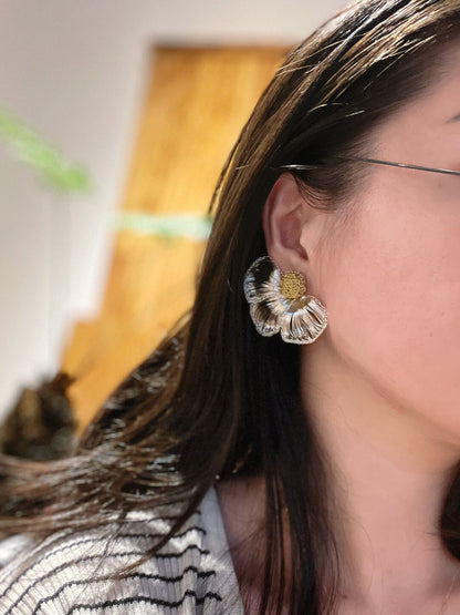 Retro Artistic Metal Woven Flower Earrings