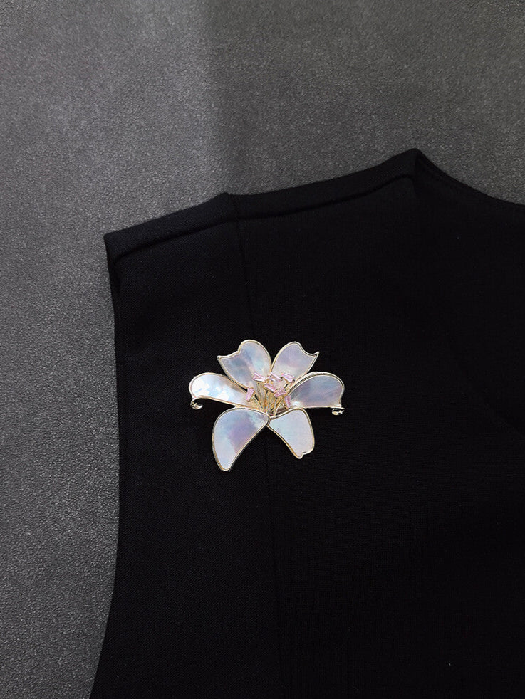Pearl Oyster Lily Brooch,Lumivault.