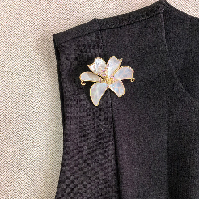 Pearl Oyster Lily Brooch,Lumivault.