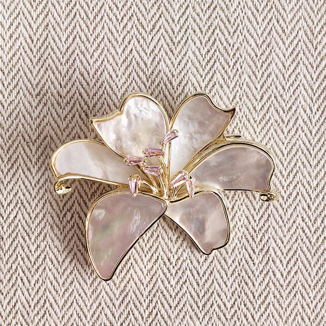 Pearl Oyster Lily Brooch,Lumivault.