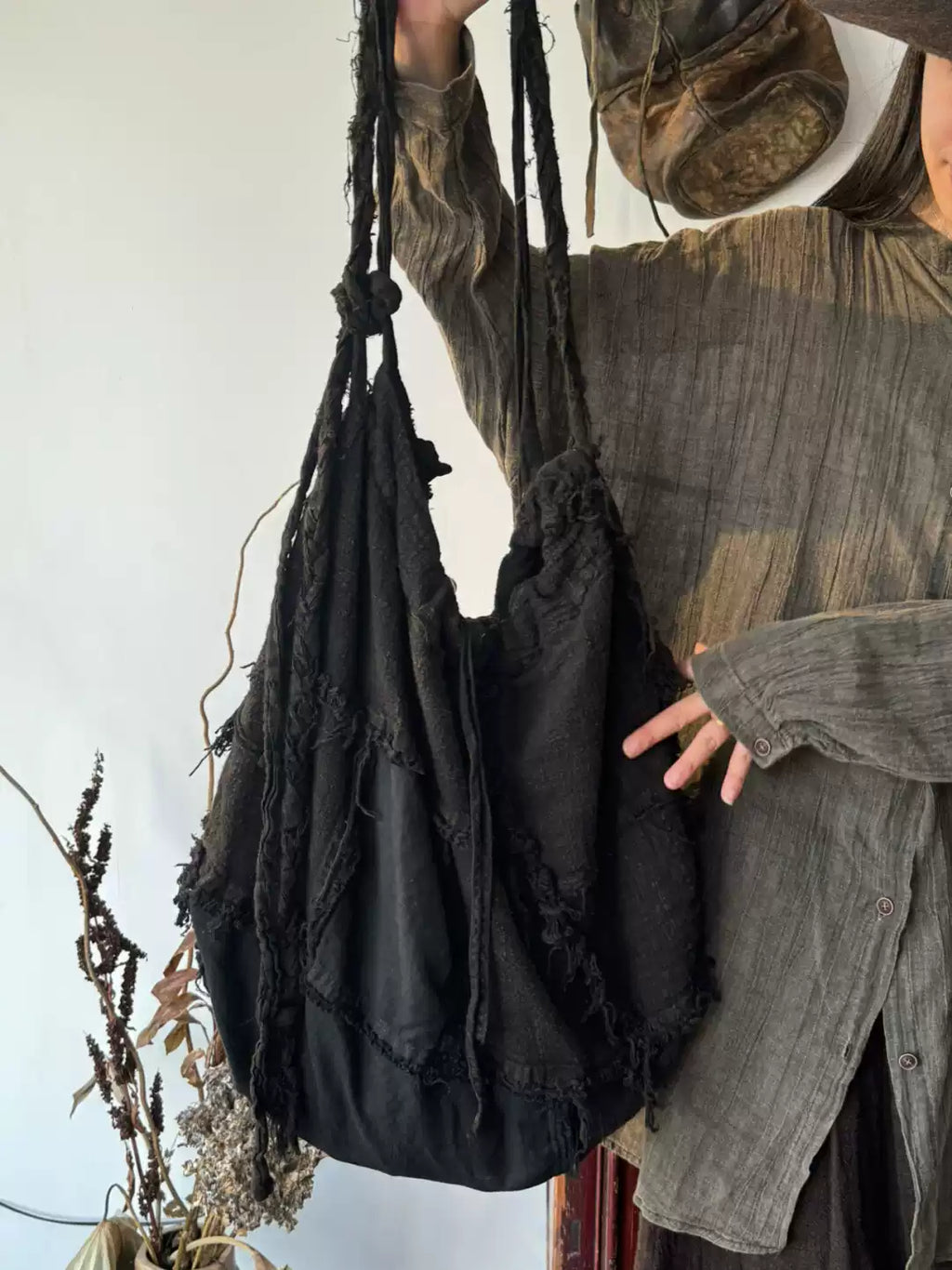 The Obsidian Nomad Hobo NT1023B