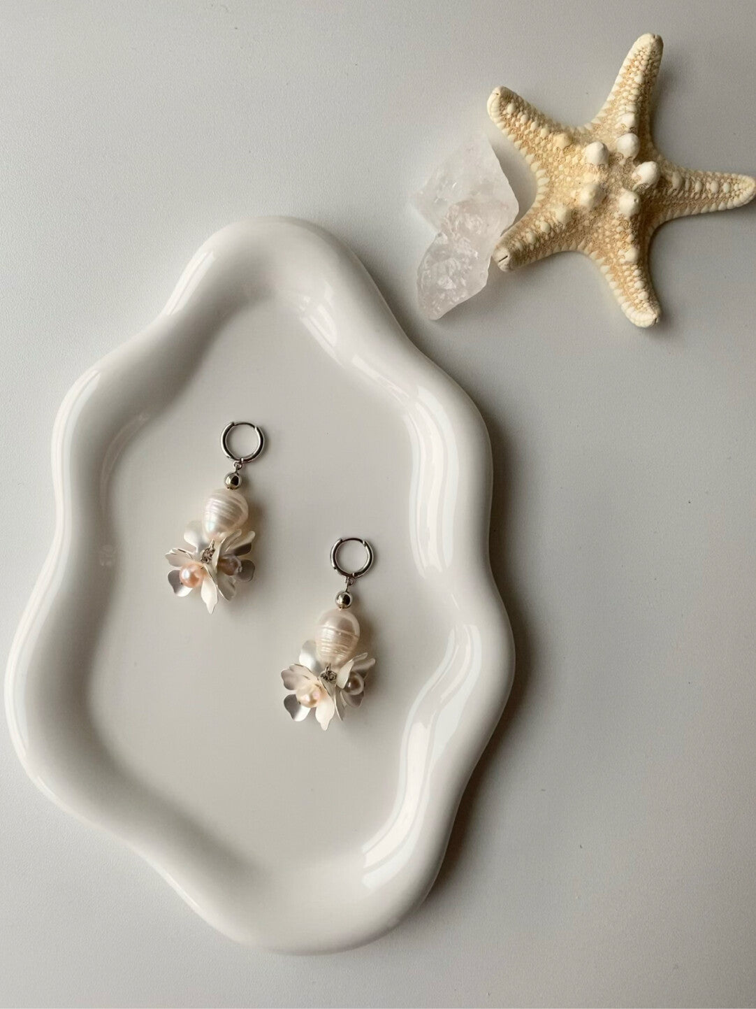 White Flower Pearl Earrings,Lumivault.