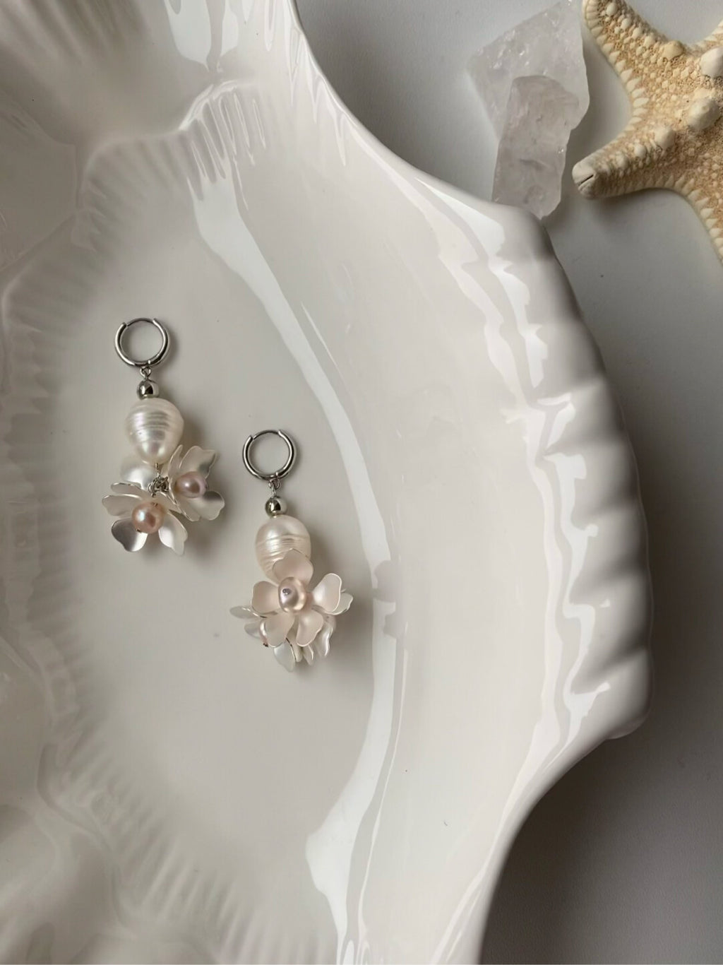 White Flower Pearl Earrings,Lumivault.