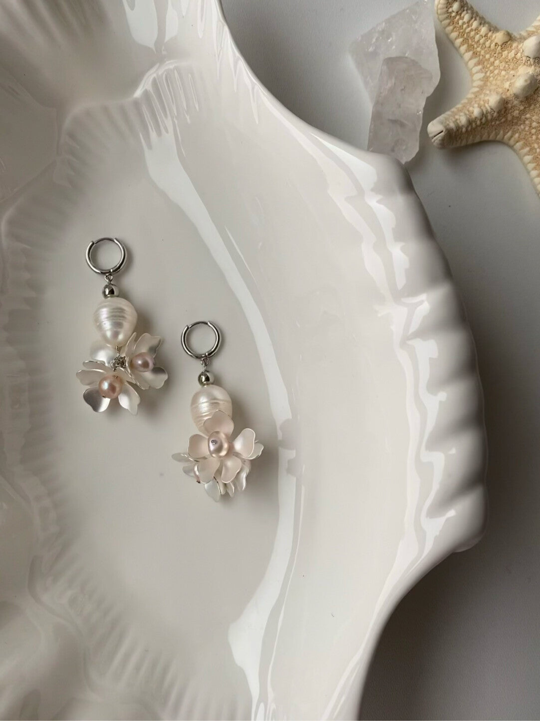 White Flower Pearl Earrings,Lumivault.