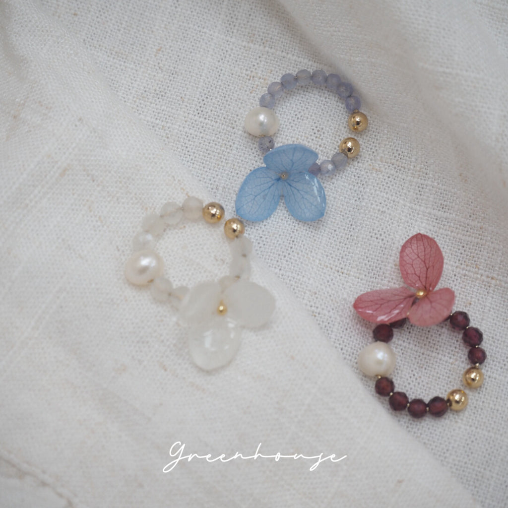 Hydrangea Stone Resin Ear Cuff,Lumivault.