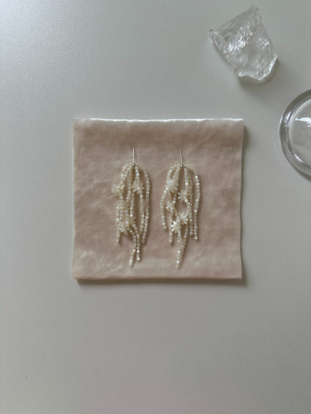 Flower Room White Oyster Necklace Earrings,Lumivault.