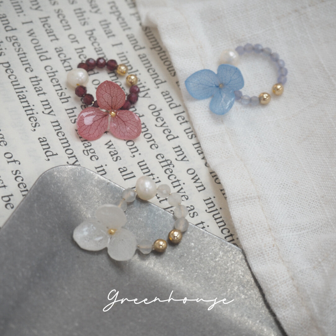 Hydrangea Stone Resin Ear Cuff,Lumivault.