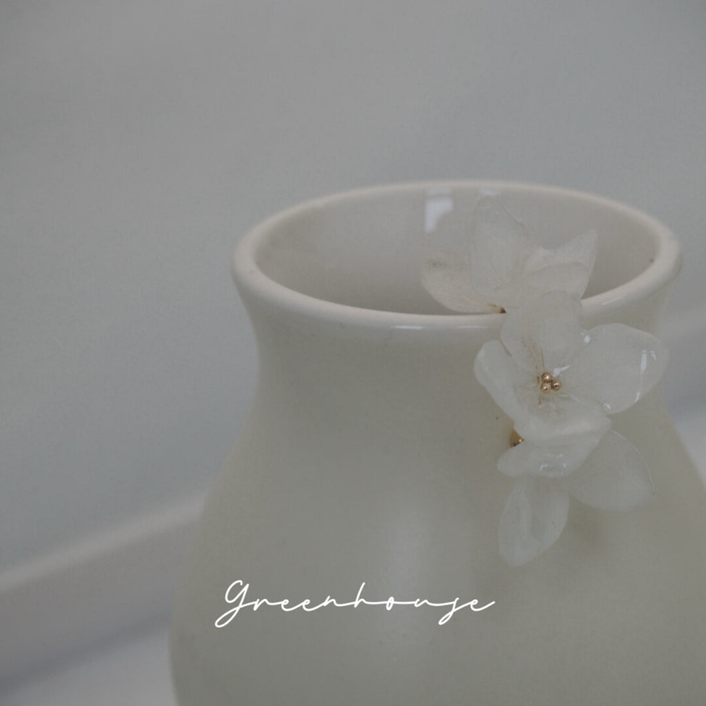 Hydrangea Ear Cuffs,White,Lumivault.