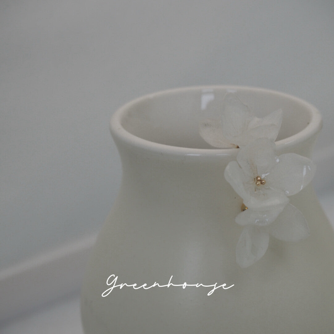 Hydrangea Ear Cuffs,White,Lumivault.