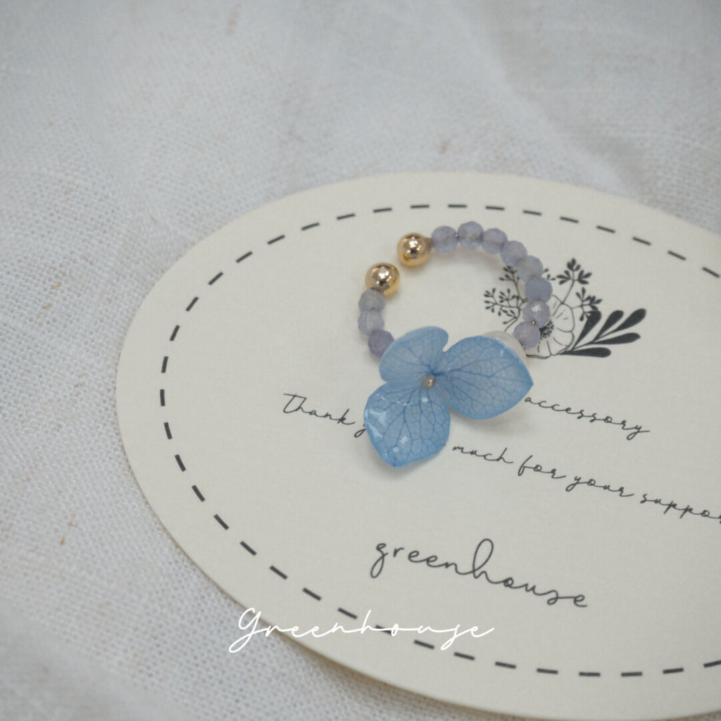 Hydrangea Stone Resin Ear Cuff,Blue,Lumivault.